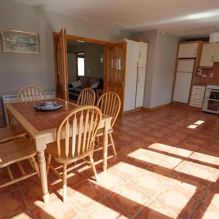 25 Holiday Village * Killarney